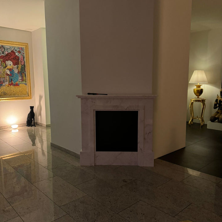 Bioethanol Standkamin Freistehender Biokamin aus weissen Marmor PORTAL in Luxus Wohnzimmer Frontal